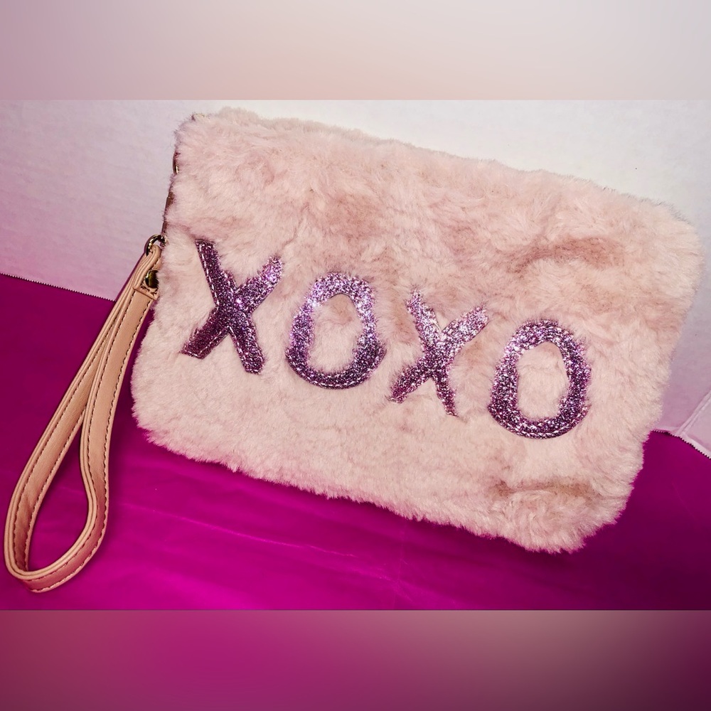 Plush Pink 'XOXO' Wristlet Glitter Stylish Clutch Fluffy Fur Casual Accessories